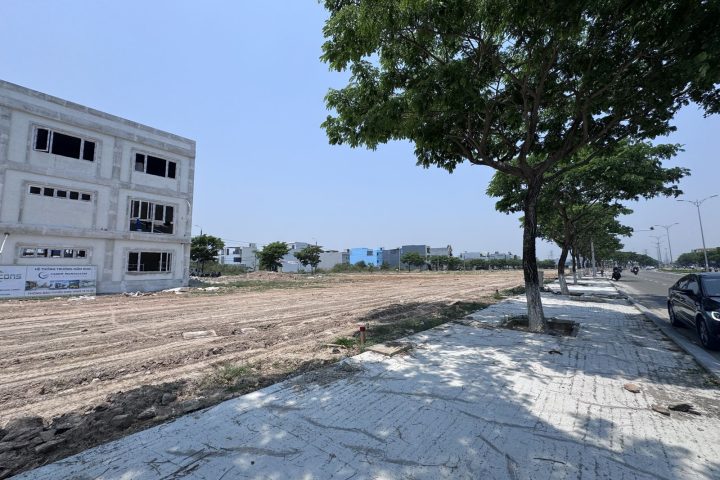 Lô mặt tiền Võ Chí Công đã san nền, cạnh trường mầm non (ảnh thực tế 10/2026)