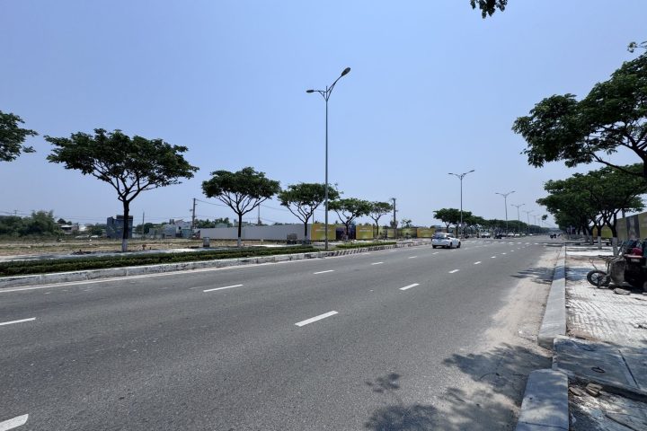Toàn cảnh hai bên đại lộ Võ Chí Công đoạn dự án Sun Group (ảnh thực tế 10/2026)