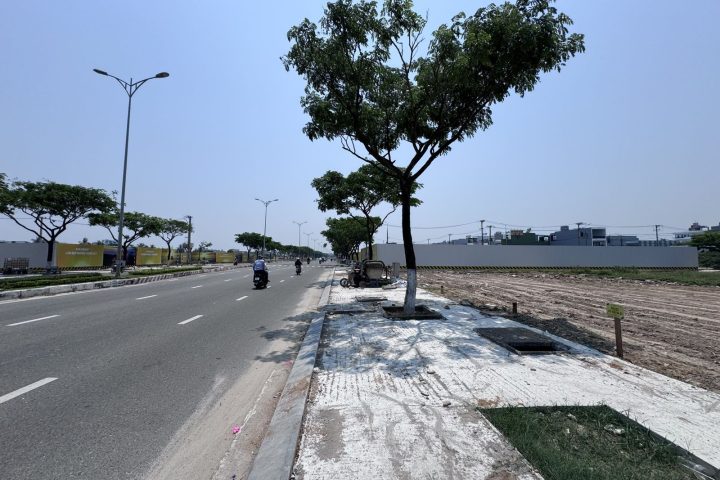 Tường rào Sun Group dọc đại lộ Võ Chí Công (ảnh thực tế 10/2026)